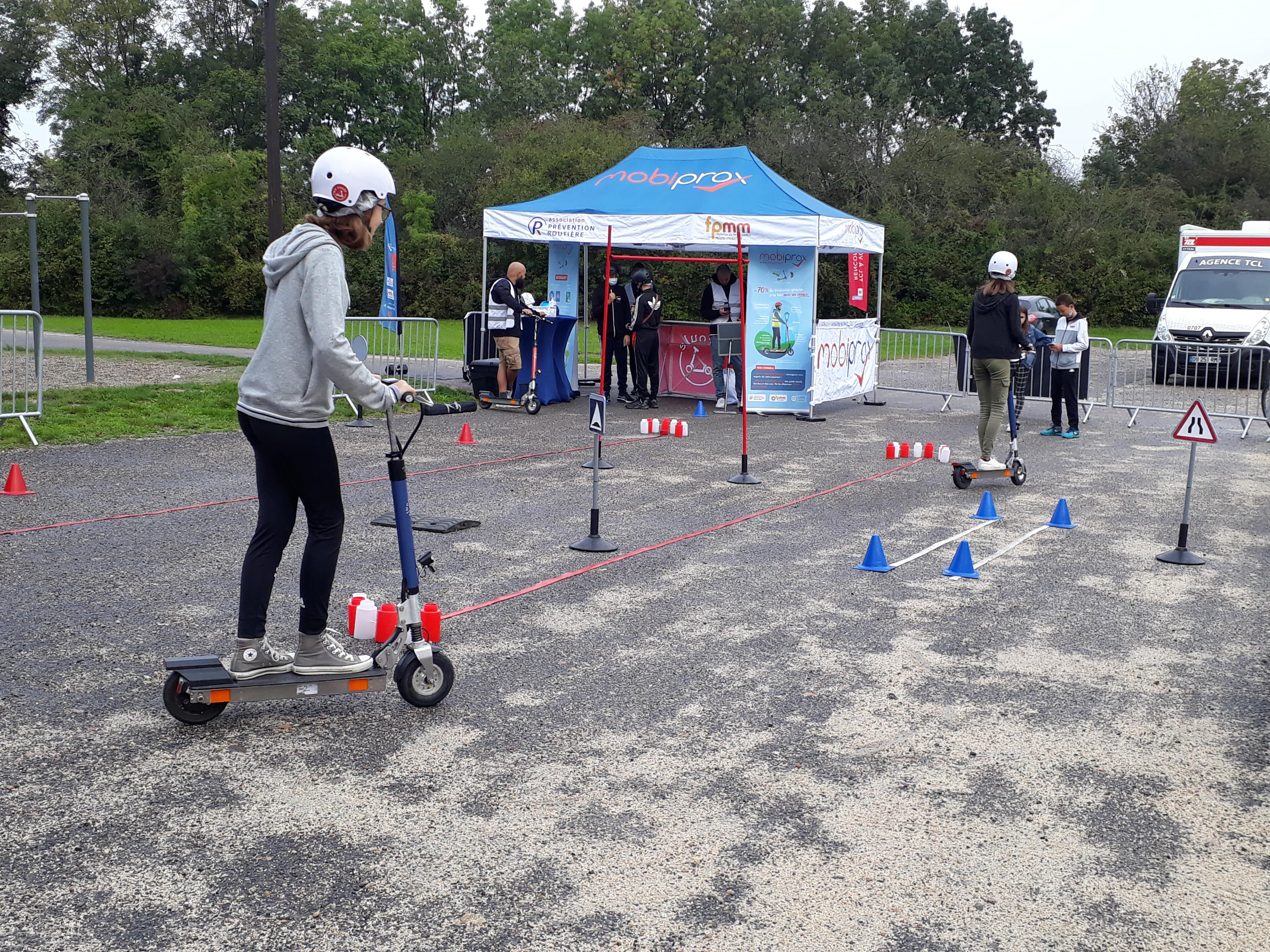 animation trottinette mobiprox parking fort feyzin